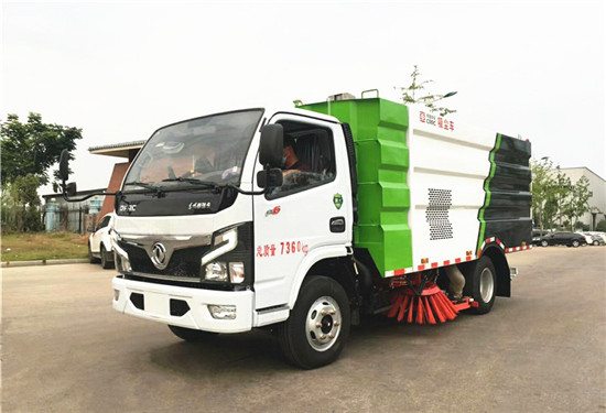 國(guó)六5方東風(fēng)福瑞卡吸塵車(chē)
